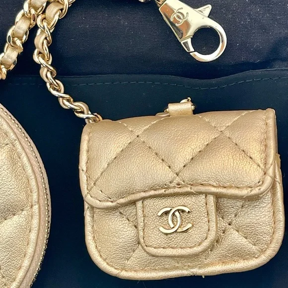 NEW CHANEL MATELASSE COCO MARK YEAR CHAMPAGNE GOLD LAMBSKIN COIN/AIRPODS CASE - Picture 5 of 16